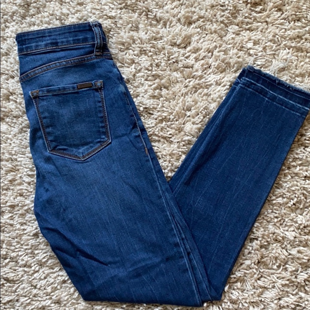 Dark blue high rise skinny jeans. Size 25